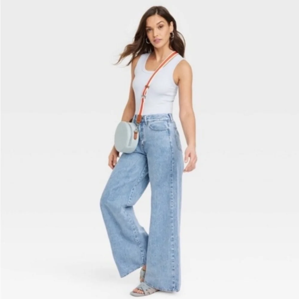 Target Mid-Rise Super Wide Leg Jeans Universal Thread Light Wash Cotton 14 New - Picture 2 of 8
